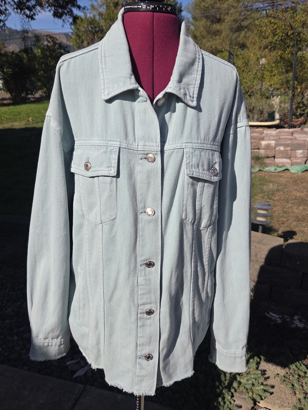 Thread & Supply Light Blue Denim Shacket. Size XL. UUCP